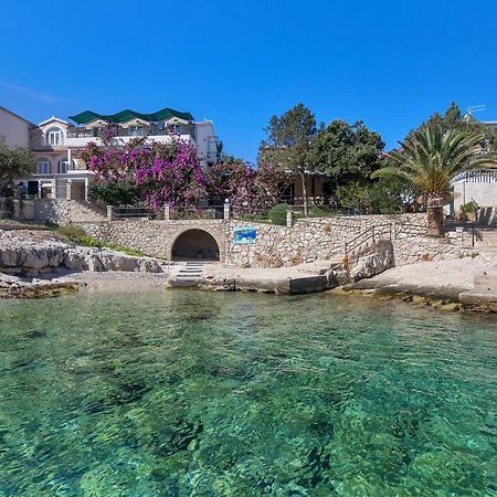 Apartmani Nikola Zastražišće Zewnętrze zdjęcie