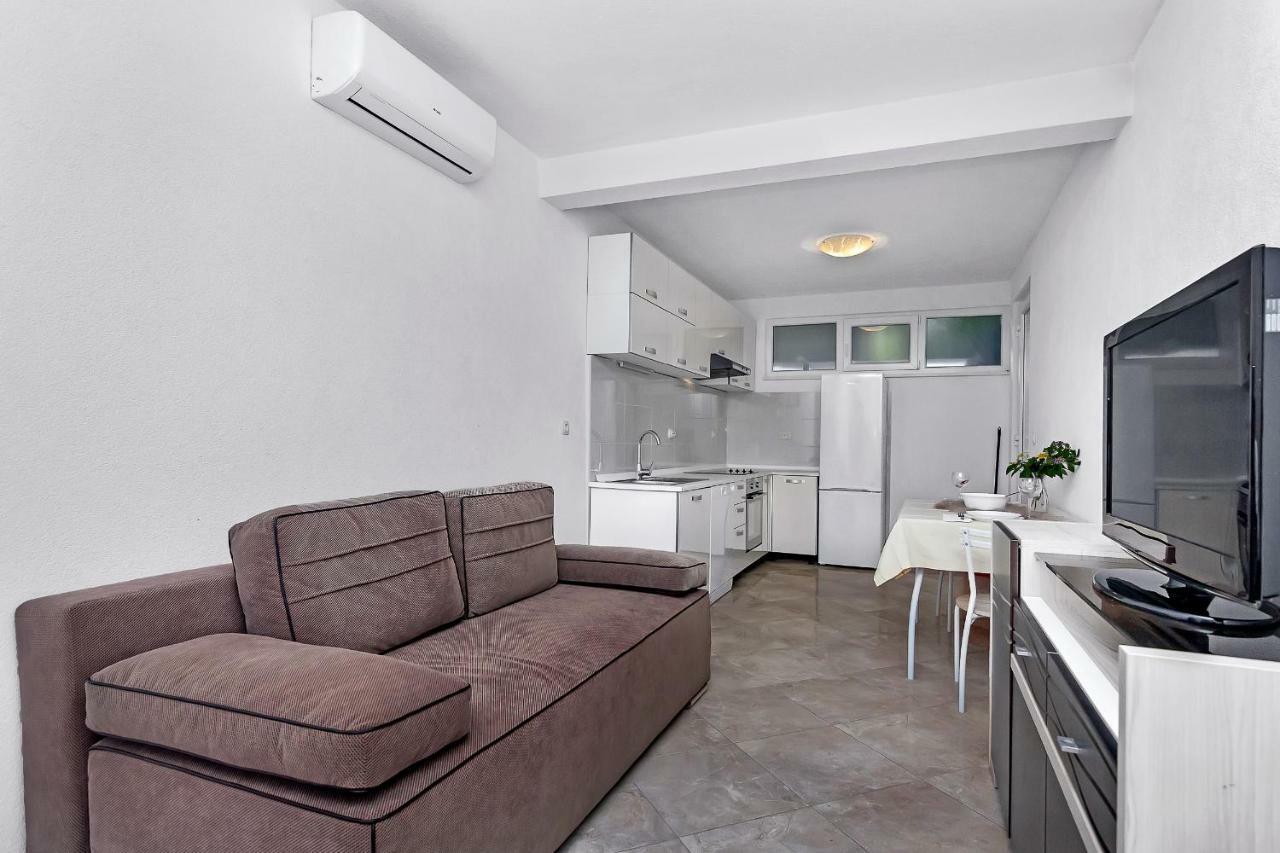 Apartmani Nikola Zastražišće Zewnętrze zdjęcie