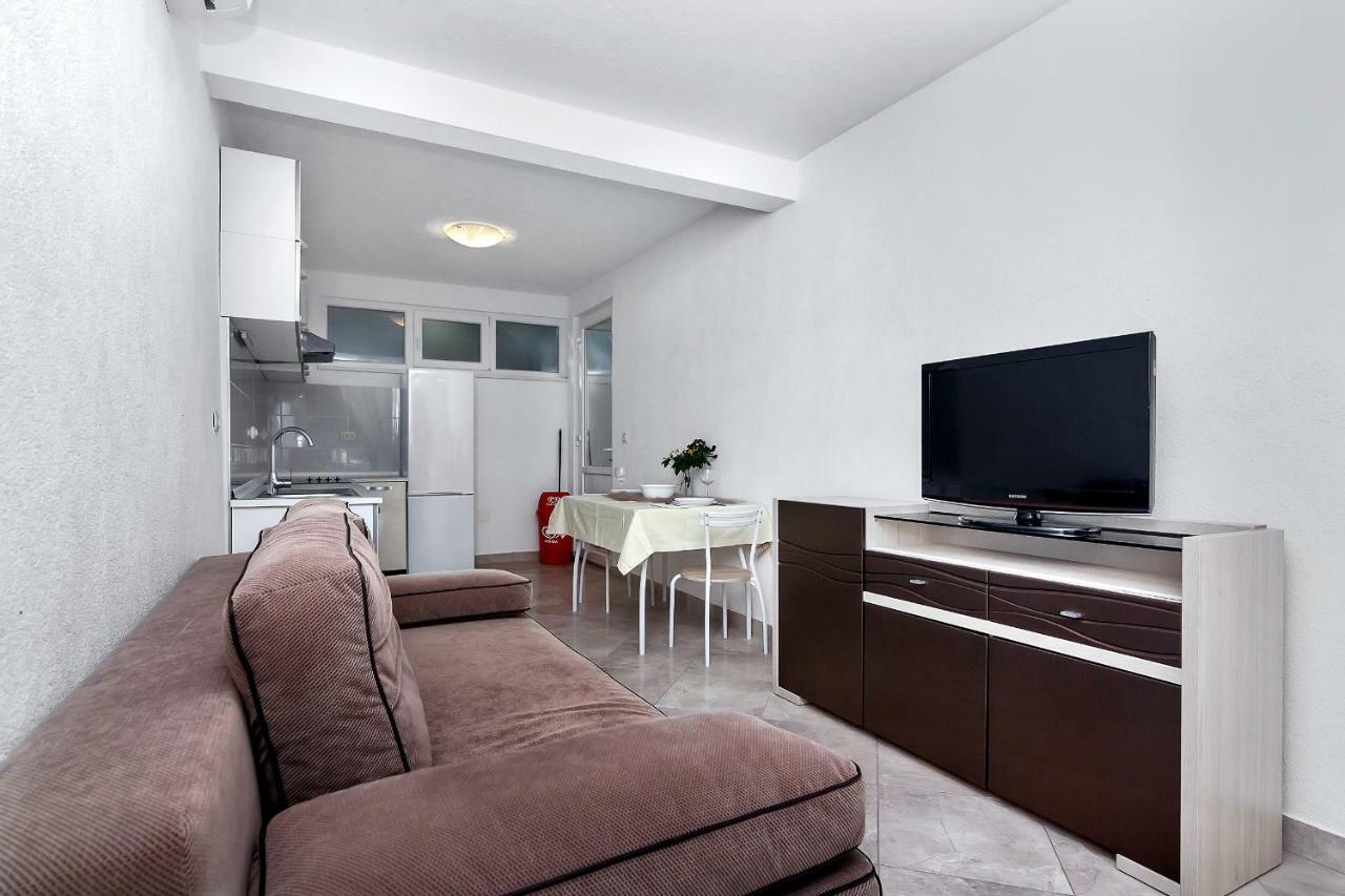 Apartmani Nikola Zastražišće Zewnętrze zdjęcie