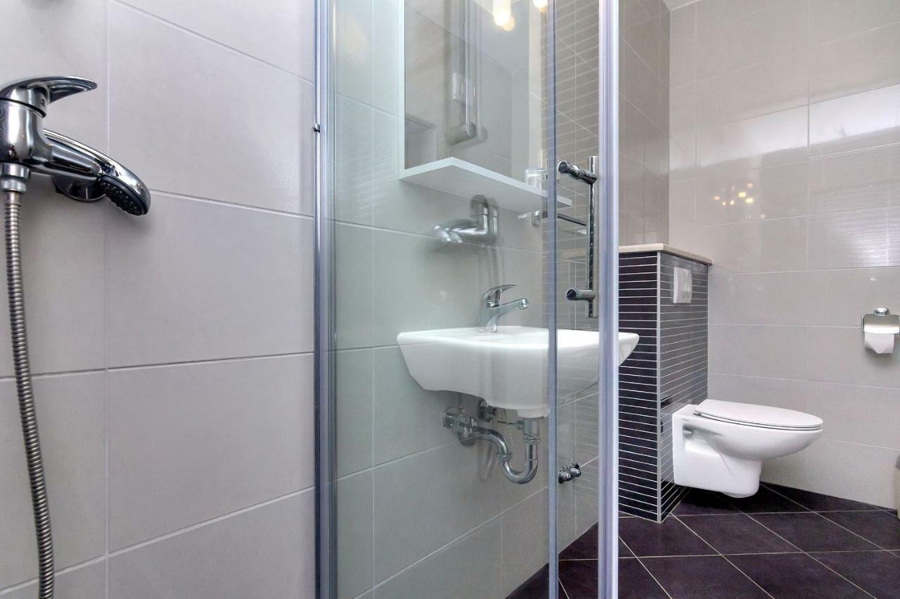 Apartmani Nikola Zastražišće Zewnętrze zdjęcie