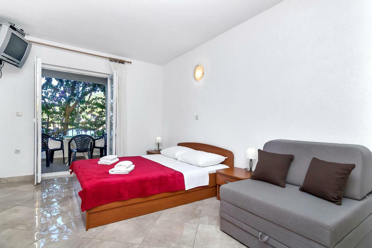 Apartmani Nikola Zastražišće Zewnętrze zdjęcie