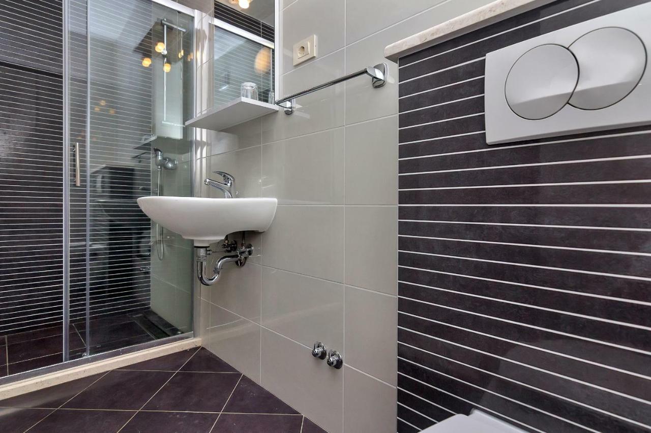 Apartmani Nikola Zastražišće Zewnętrze zdjęcie