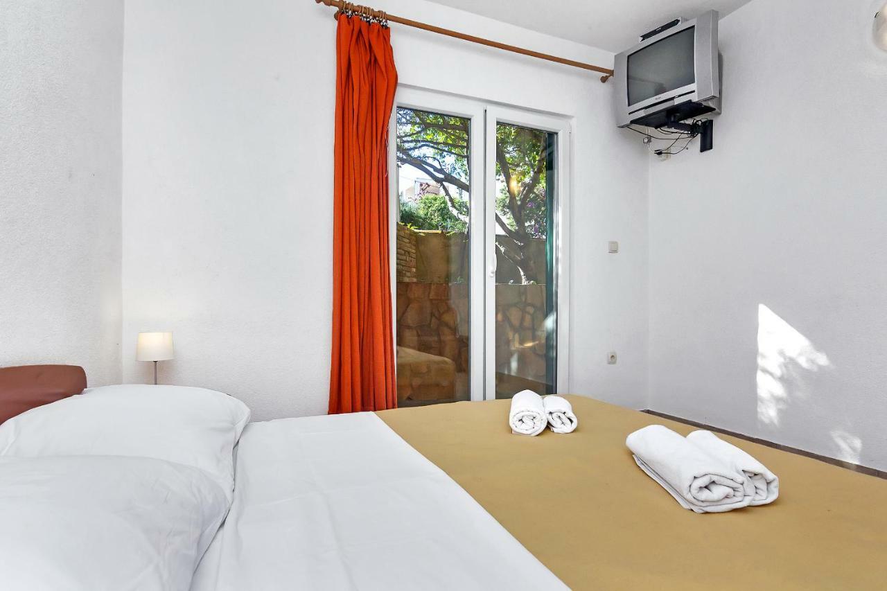 Apartmani Nikola Zastražišće Zewnętrze zdjęcie