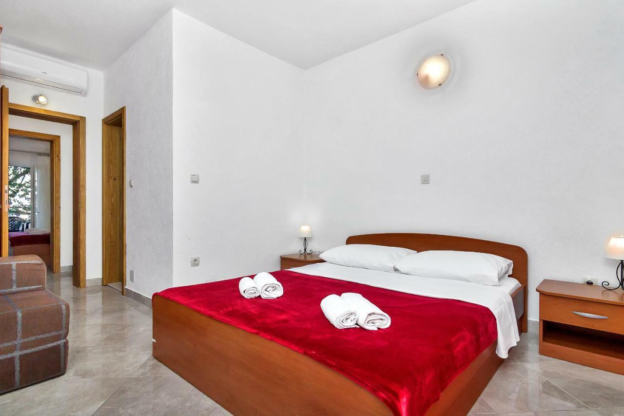 Apartmani Nikola Zastražišće Zewnętrze zdjęcie
